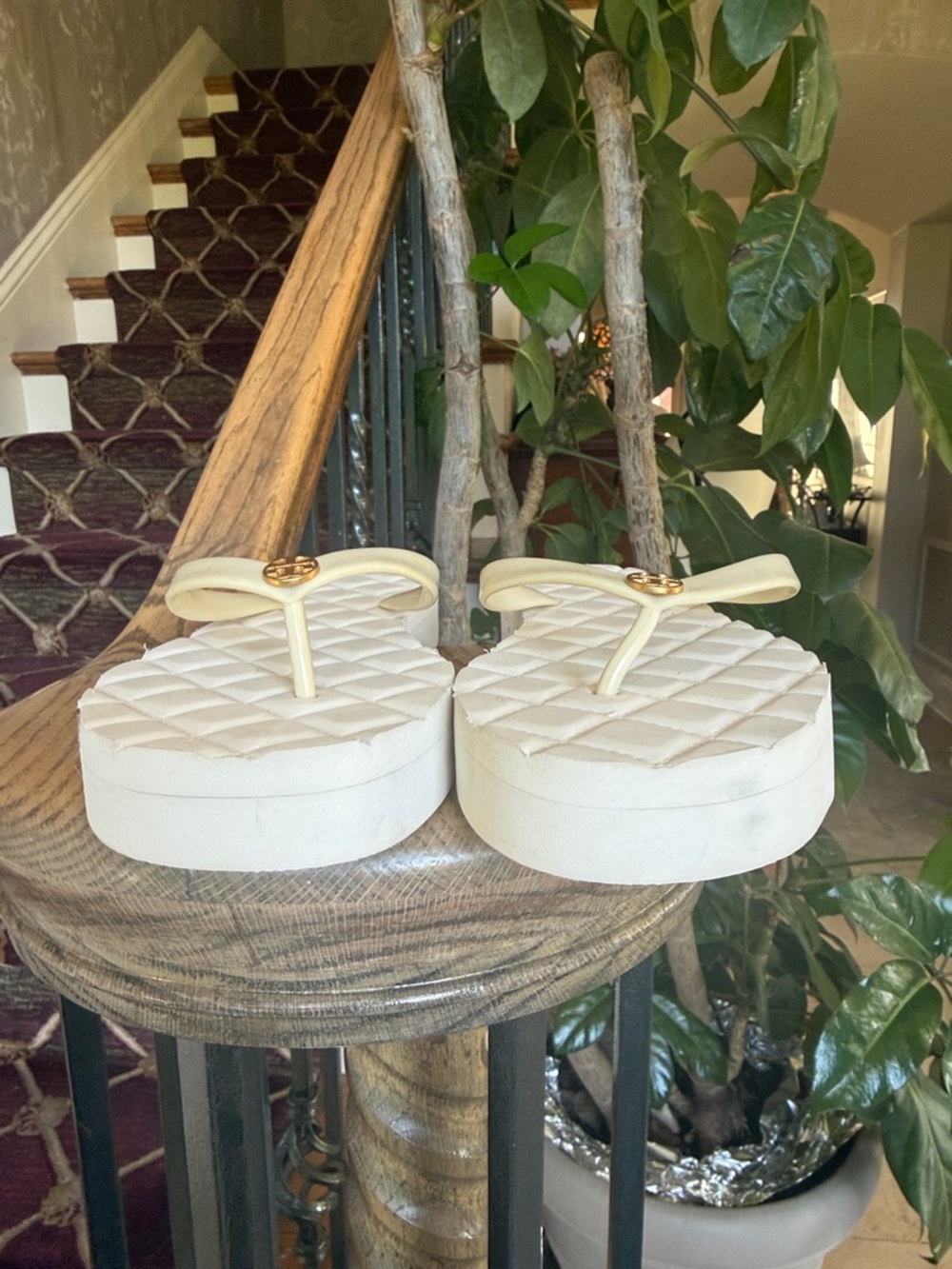 TORY BURCH ladies, white platform sandals excellent condition size 9. - Picture 4 of 12